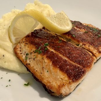 Noi Due Trattoria - Salmone Grigliato - Italian Near Me - Agoura Hills, California Noi Due Trattoria - Salmone Grigliato - Italian Near Me - Agoura Hills, California