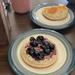 The Crumpet - Crumpets with jam, blueberry and apricot.