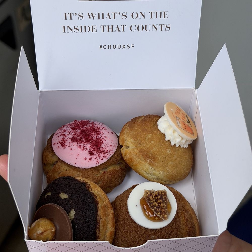 Box of 4 Cream Puffs