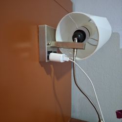 Econo Lodge - Lamp 2 broken and hanging off the wall
