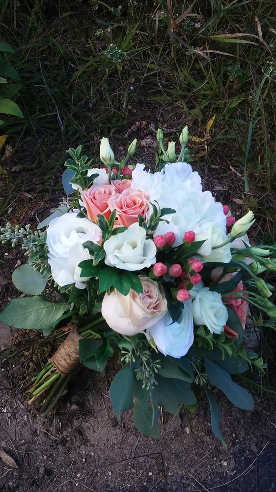 THE FLOWER BASKET Updated August 2024 45 Photos 11 W Barnes Lk Rd, Columbiaville, Michigan