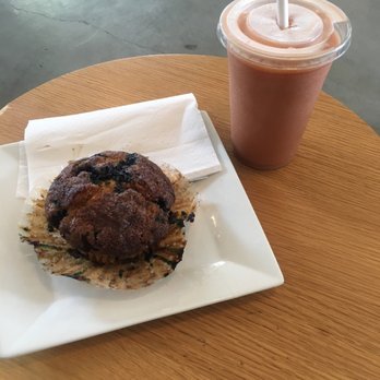 Southern Grounds - Gluten free blueberry muffin and super fruit mango smoothie - Cafes Near Me - Jacksonville, Florida Southern Grounds - Gluten free blueberry muffin and super fruit mango smoothie - Cafes Near Me - Jacksonville, Florida