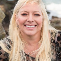 Dr Nina Svino - Dr. Nina Svino