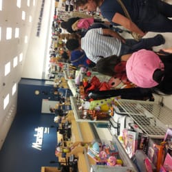 Marshalls - 30 people waiting 2 cashiers