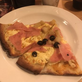 La Toscana - Pineapple with black olives - Pizza Near Me - Juárez, CHH La Toscana - Pineapple with black olives - Pizza Near Me - Juárez, CHH