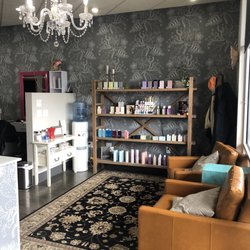 Salon Avalon - Coffee bar and a cute waiting area