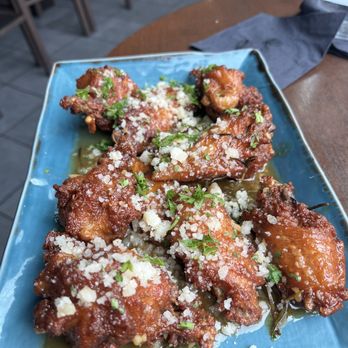 La Lanterna - On this day I declare these are the best wings I've ever had. - Pizza Near Me - Detroit, Michigan