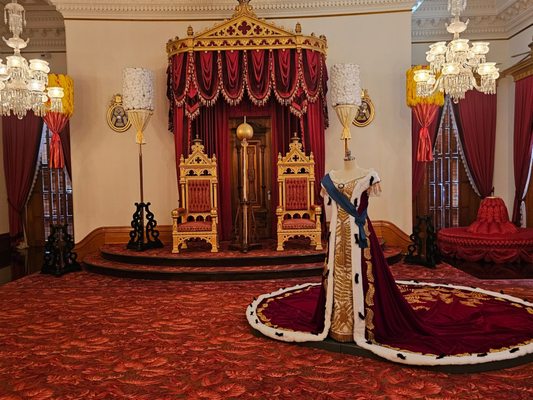 Iolani Palace by null