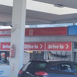 Burger King - Kleine Filiale neben der Tanke am Breuningerland. Überschaubar. Hab nur ein Eis geholt, mehr kann ich dazu nicht sagen.