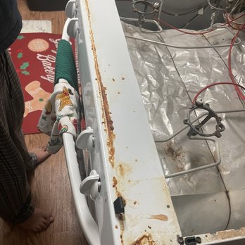 Haver Hill Apartments - Dirty oven - Apartments Near Me - Fullerton, California