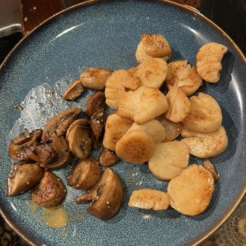Matsu Restaurant - Scallops and mushrooms cooked on the teppan table - Sushi Bars Near Me - Huntington Beach, California