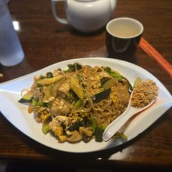 Sora - Vegetable Pad Thai with Hot Tea