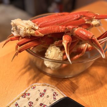 Christmas - Crab leg dinner for Christmas Eve - Gift Shops Near Me - North Pole, Alaska