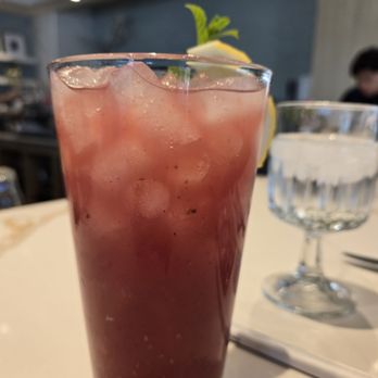 Sweet Maple - Berry lemonade - Breakfast & Brunch Near Me - Santa Monica, California