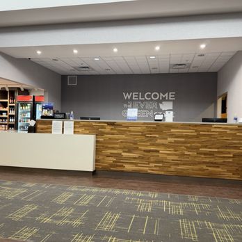 Hampton Inn Spokane - Front desk - Hotels Near Me - Spokane, Washington