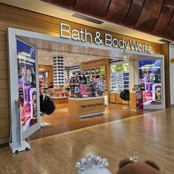 Bath & Body Works - Outside