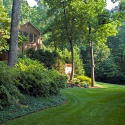 Englewood Lawn & Landscapes, LLC - Let Englewood Lawn and Landscapes keep your lawn luscious and green.