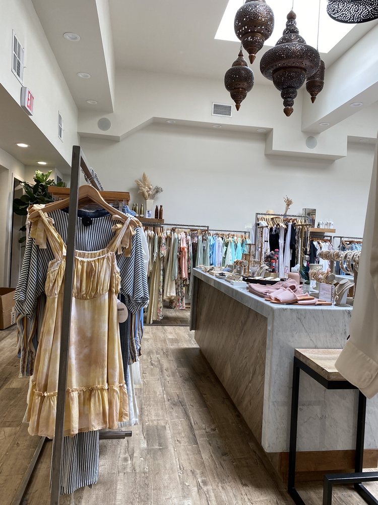 AVENU Updated August 2024 22 Reviews 1114 Orange Ave, Coronado