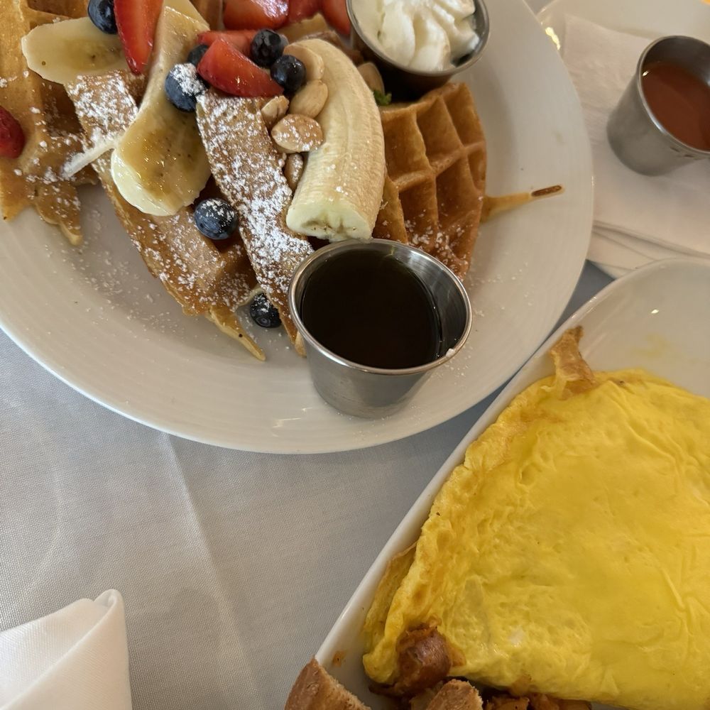 75 Main - Belgian Waffles - New American Near Me - Southampton, New York 75 Main - Belgian Waffles - New American Near Me - Southampton, New York