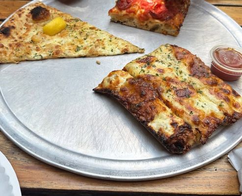 F&F Pizzeria by null
