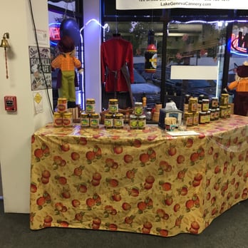 Lake Geneva Cannery - a table with apples on it - Specialty Food Near Me - Delavan, Wisconsin