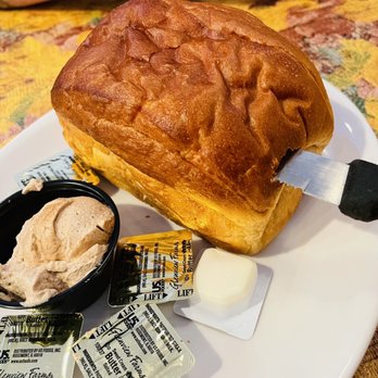The Dream Restaurant - Complimentary Bread and cinnamon butter - American Near Me - Hollidaysburg, Pennsylvania