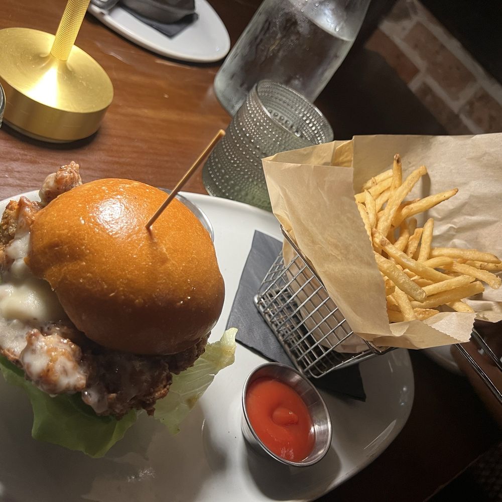 Le Chick - Cocktail Bars Near Me - Miami, Florida