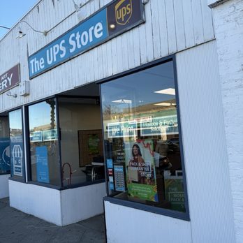The UPS Store - Shipping Centers Near Me - Teaneck, New Jersey