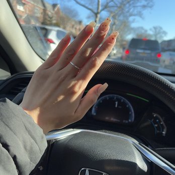 Lee Bayside Nail & Spa - Acrylic tips - Nail Salons Near Me - Bayside, New York