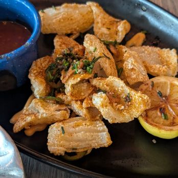 Caracol - Chicharrón de Calamar - fried squid, serrano, crispy garlic, chipotle-tomatillo sauce - Seafood Near Me - Houston, Texas