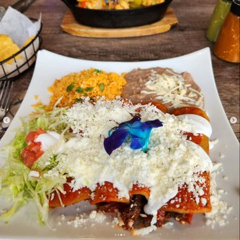 La Cocina De Mama - Enchiladas rojas - Mexican Near Me - Oak Lawn, Illinois
