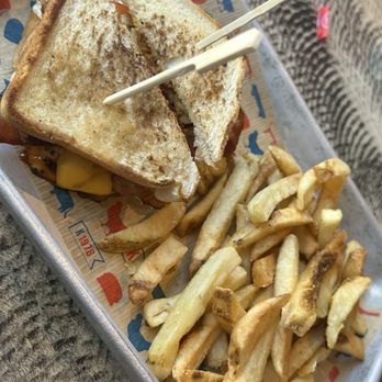 Kelsey's - Grilled chicken really good. - American Near Me - Niagara Falls, Ontario