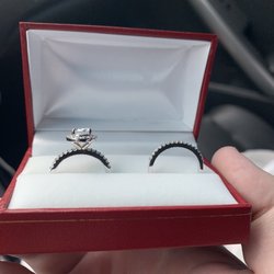 Annie's Jewelry - Engagement ring