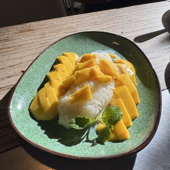 Hoy-Ka Thai Restaurant - Mango sticky rice - Thai Near Me - Los Angeles, California Hoy-Ka Thai Restaurant - Mango sticky rice - Thai Near Me - Los Angeles, California
