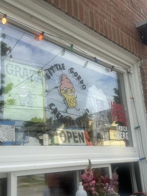 Little Gordo Creemee Stand by null