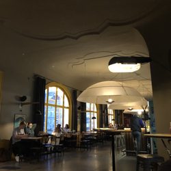 Chicago Bar & Grill - Cool Vibe atmosphere! No to busy Sunday evening