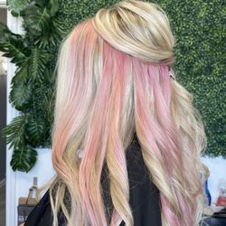 Style For Love - Blonde highlight with pink halo technique as seen on @styleforlove.co tiktok