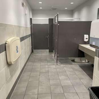 Fabulous Freddy's - Bathrooms - Car Wash Near Me - Lehi, Utah