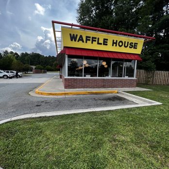 Waffle House - a view of the front of the building - Diners Near Me - Dallas, Georgia Waffle House - a view of the front of the building - Diners Near Me - Dallas, Georgia