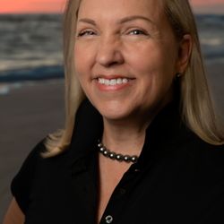 Robin Wolcott - Rocket Mortgage - Headshot w/ Sunset