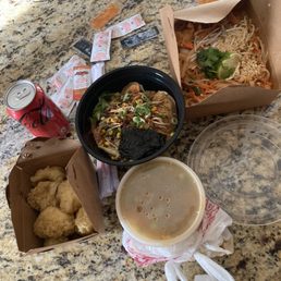 Pad Thai, mushrooms, ramen Pad Thai, mushrooms, ramen