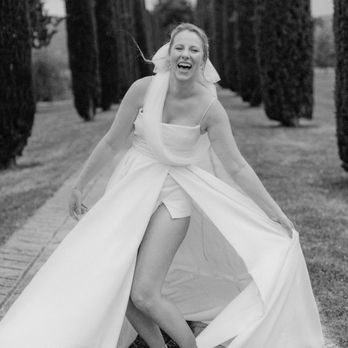 Bethany Picone Photography - Portrait of a bride at a villa in Italy. - Session Photography Near Me