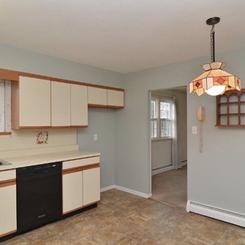 Good Deal Remodeling - This is what the kitchen look like before. - General Contractors Near Me - Feasterville-Trevose, Pennsylvania Good Deal Remodeling - This is what the kitchen look like before. - General Contractors Near Me - Feasterville-Trevose, Pennsylvania