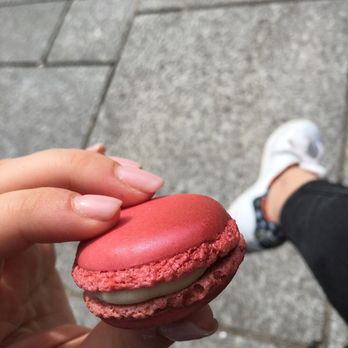 Pierre Hermé - Ispahan macaron- beautiful too look at, beautiful to taste - Chocolatiers & Shops Near Me - Paris, 75 Pierre Hermé - Ispahan macaron- beautiful too look at, beautiful to taste - Chocolatiers & Shops Near Me - Paris, 75