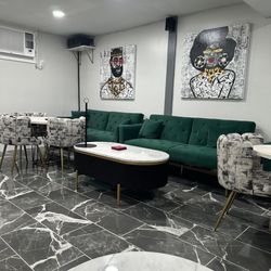 Jive Turkey Hut - Sitting area next to the bar