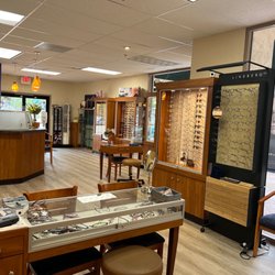 Palo Alto Vision Optometry - Very clean and spacious interior!