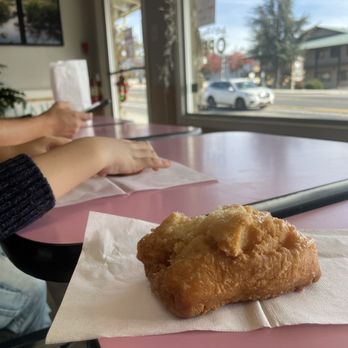 Judy's Donuts - Seating area - Donuts Near Me - Oakhurst, California Judy's Donuts - Seating area - Donuts Near Me - Oakhurst, California