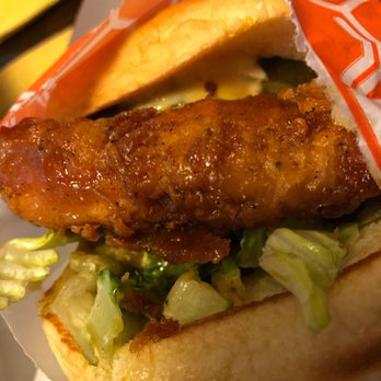 Shake Shack Cedar Hills - Hot Honey Chicken - Burgers Near Me - Beaverton, Oregon Shake Shack Cedar Hills - Hot Honey Chicken - Burgers Near Me - Beaverton, Oregon