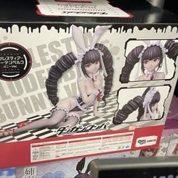 DanganRonpa Celestia Ludenberg statue