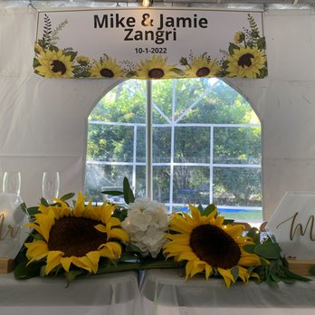 Donna's Custom Flowers - Florists Near Me - Libertyville, Illinois Donna's Custom Flowers - Florists Near Me - Libertyville, Illinois